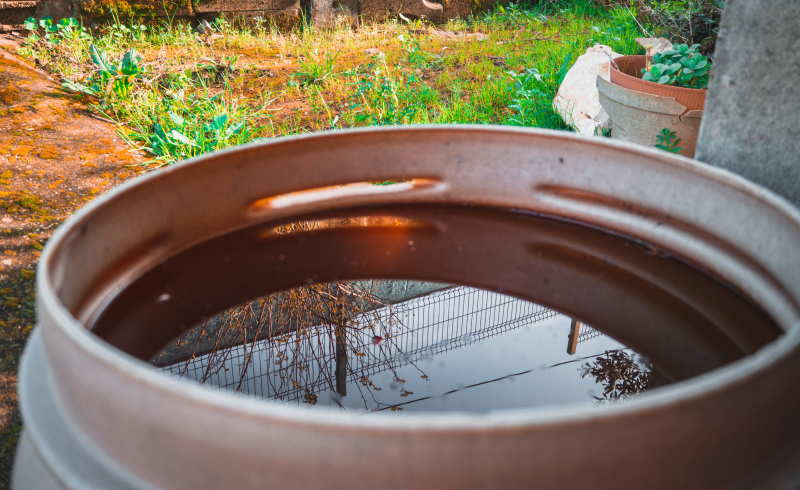 Стальные бочки используются все реже, но так же подходят для воды