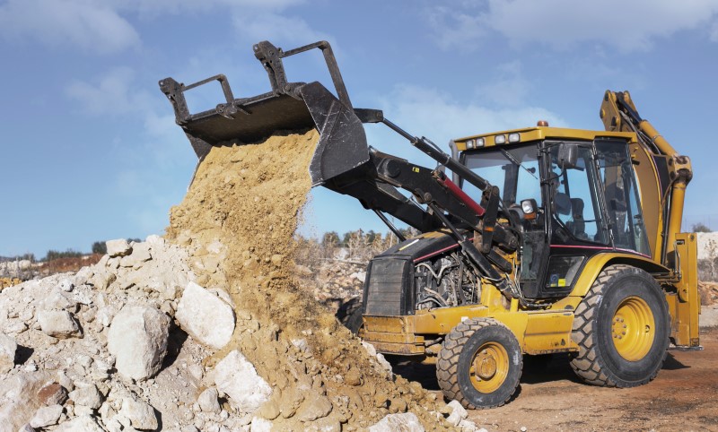 Бульдозер может пригодиться для выравнивания грунта