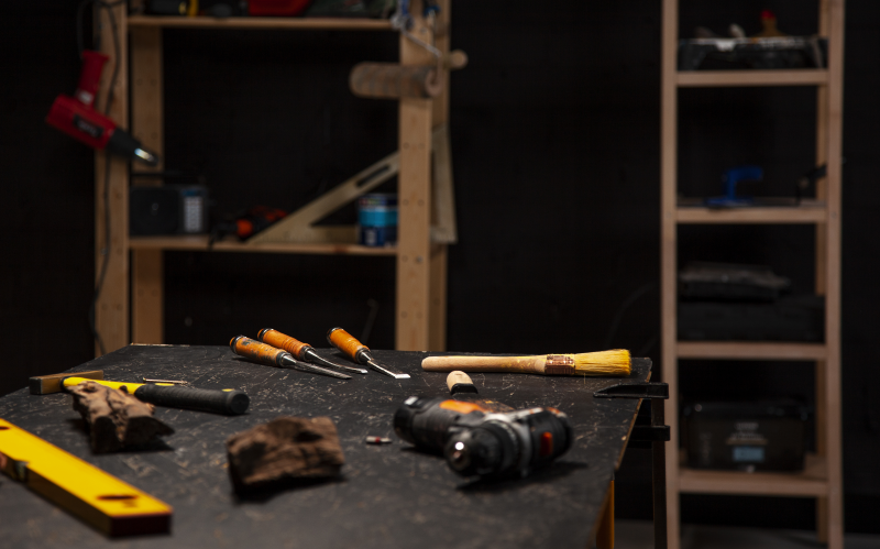 Собственная мастерская, даже скромных размеров, даёт свободу творчества и возможность оттачивать мастерство без оглядки на внешние обстоятельства