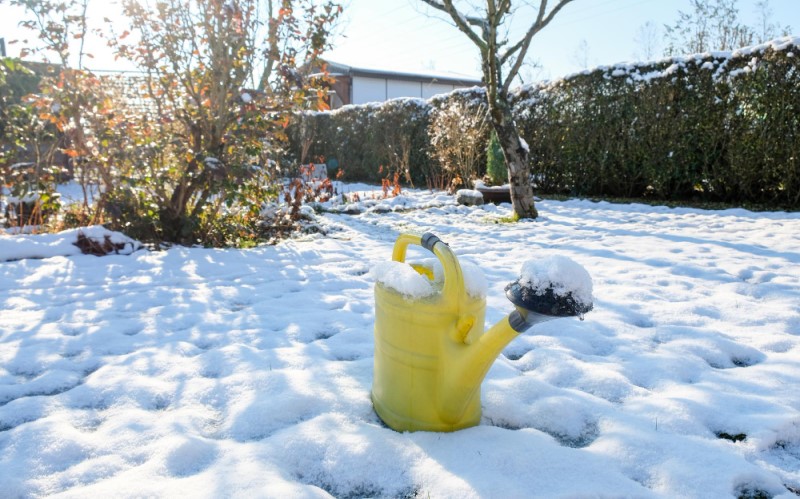 При планировании участка необходимо заранее предусмотреть «зоны складирования» — свободные от ценных растений и построек площадки