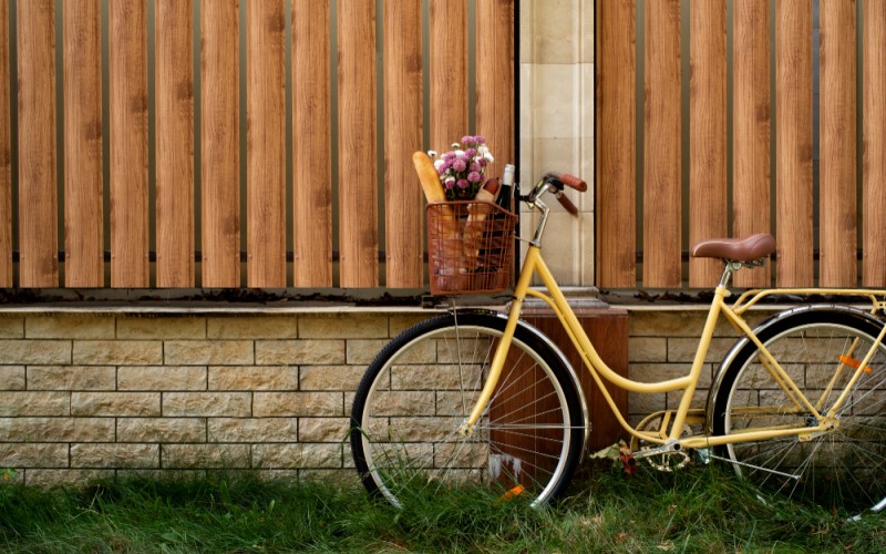 Именно забор чаще всего становится первым камнем преткновения в отношениях с соседями