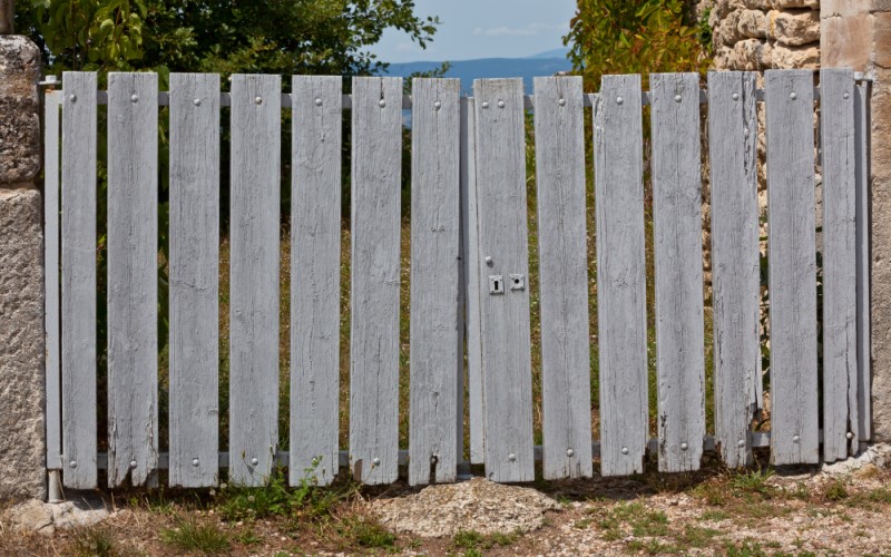 Высота и прозрачность забора могут регулироваться правилами землепользования и застройки (ПЗЗ) конкретного поселения