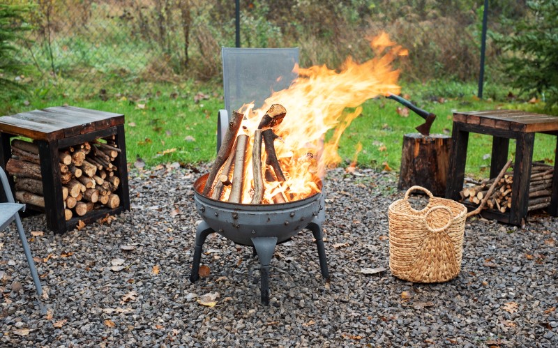Вы можете жечь костёр у себя на участке с условием выполнения определенных требований