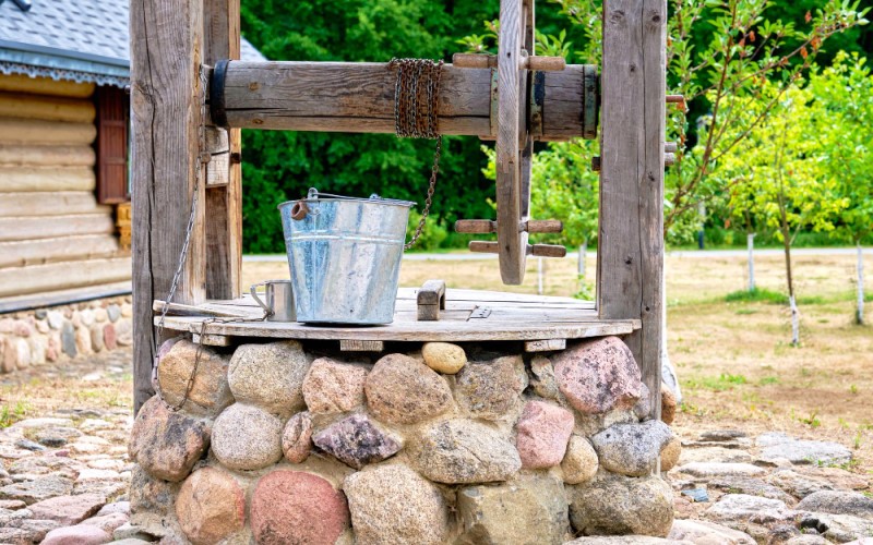 Обустройство загородного участка начинается с вопроса, который будущие владельцы домов нередко отодвигают на второй план, &mdash; откуда брать воду