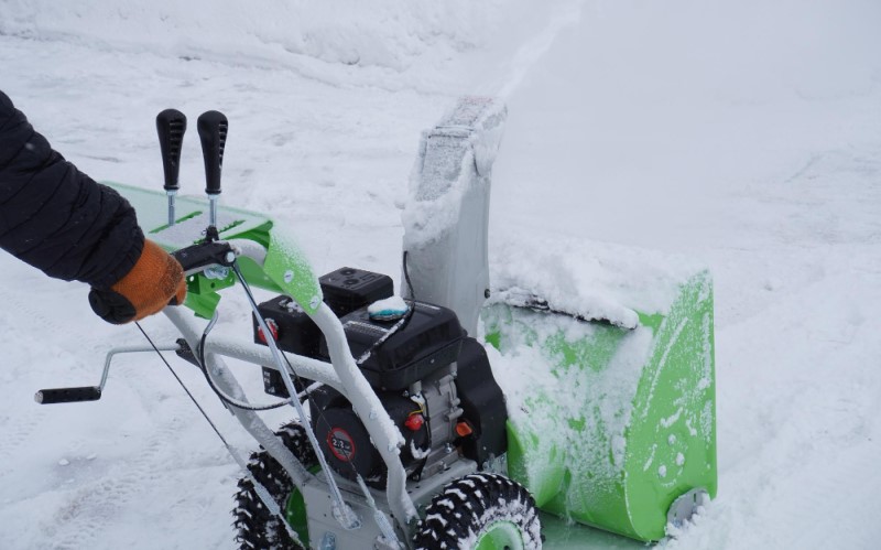 Грамотная подготовка снегоуборочной машины к длительному простою — это вклад в её дальнейшую безотказную работу и долговечность