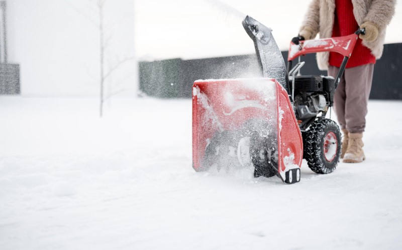 К выбору помещения для летней консервации снегоуборщика следует подходить ответственно
