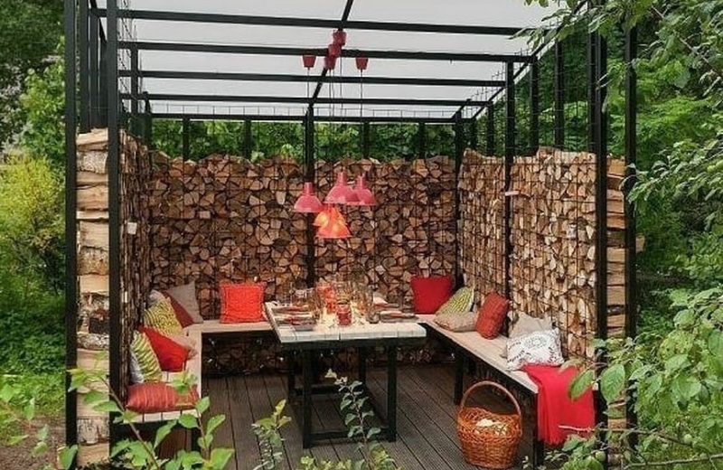 Беседка с дровником