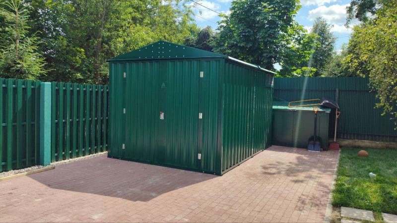 Хранить инструменты необходимо в сухом проветриваемом месте, для этого можно оборудовать быстровозводимый хозблок SKOGGY