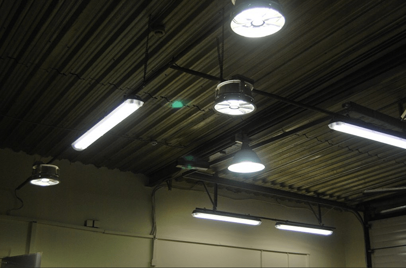 Освещение в гараже: 3 простых способа провести свет в помещении