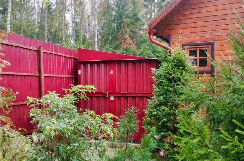 Быстровозводимые контейнеры SKOGGY можно окрашивать в разные цвета, сочетающиеся с вашим домом