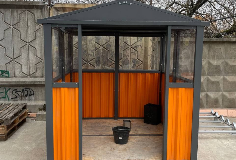 Теплица на каркасе контейнера