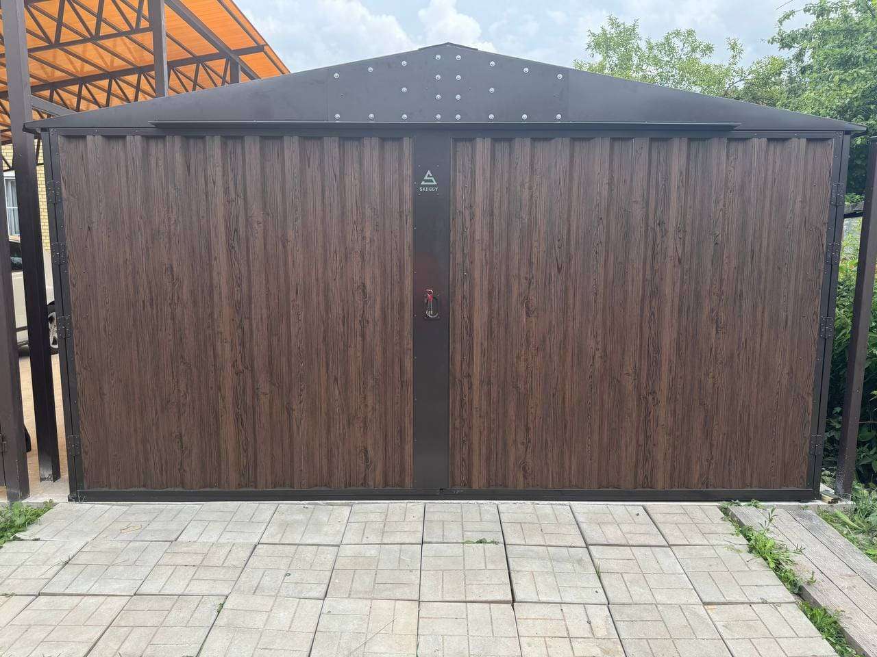 Автомобильный гараж в двойной расцветке в СНТ Химик-1 г. Домодедово, МО