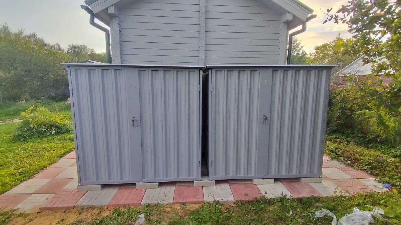 Две дровницы для хранения дров в сигнальном сером цвете в дер. Рождествено, Наро-Фоминский р-н, МО