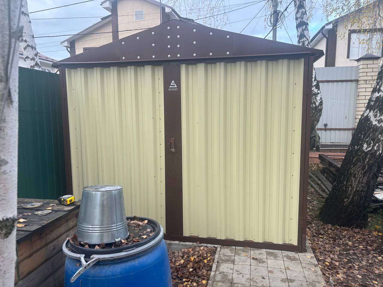 Хозблок для садового инвентаря и шин в комбинированной расцветке в дер. Фенино, г.о. Балашиха, МО