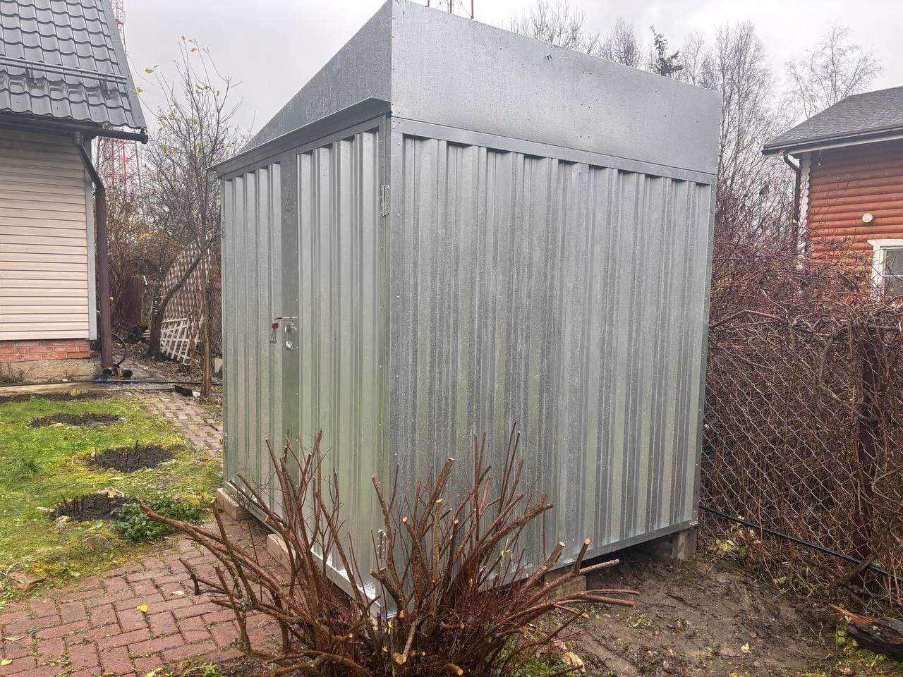 Хозблок для хозяйственных вещей в цинковом цвете в СНТ Южное, Чеховский мун.окр. МО