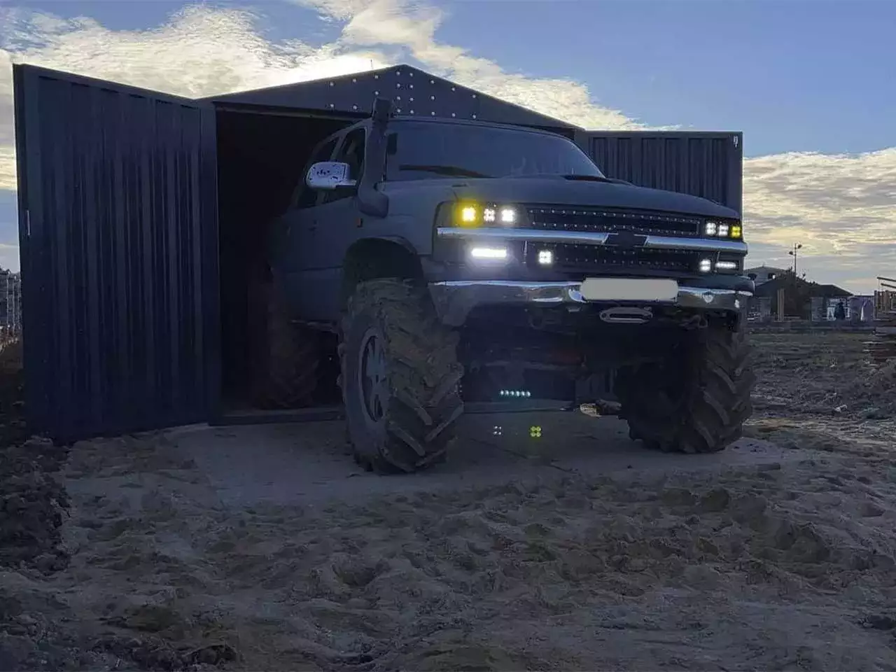 Масштабный автомобильный гараж в расцветке "под дерево" Дуб Грей в пос. Первомайское, Филимонковский р-н, г. Москва