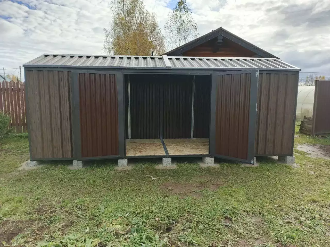 Хозблок для газонокосилки и садового инвентаря в расцветке "под дерево" в СТ Рассвет, Павлово-Посадский р-н, МО