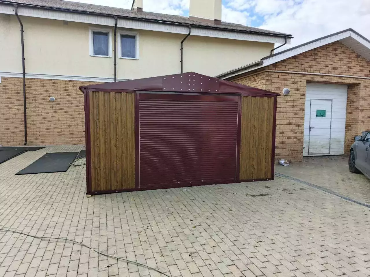 Гараж для автомобиля в комбинированной расцветке в с. Винновка, Самарская обл.