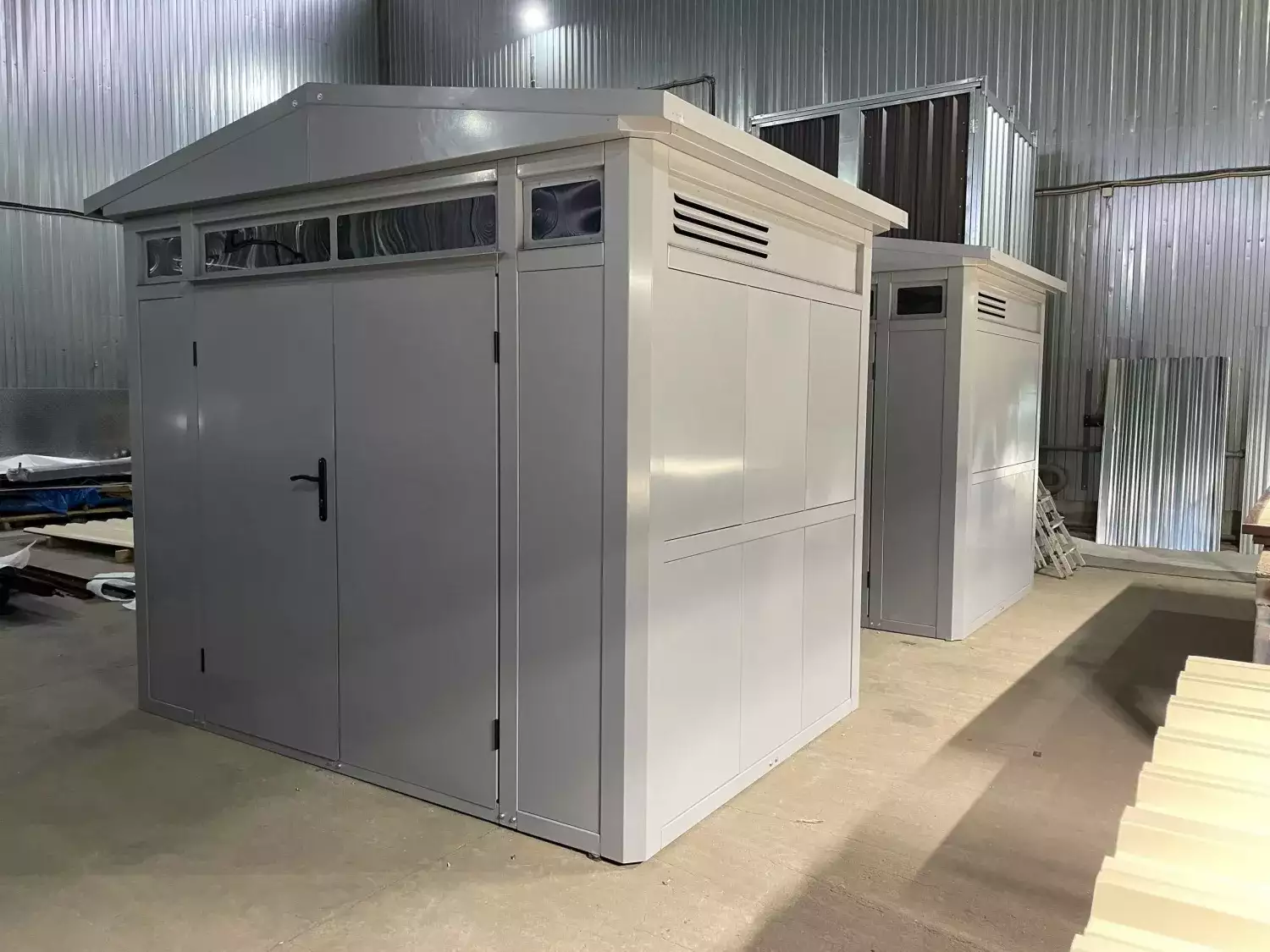 Два люксовых хозблока для инвентаря, техники и ТМЦ в светло-сером цвете в г. Москва, наб. Академика Туполева