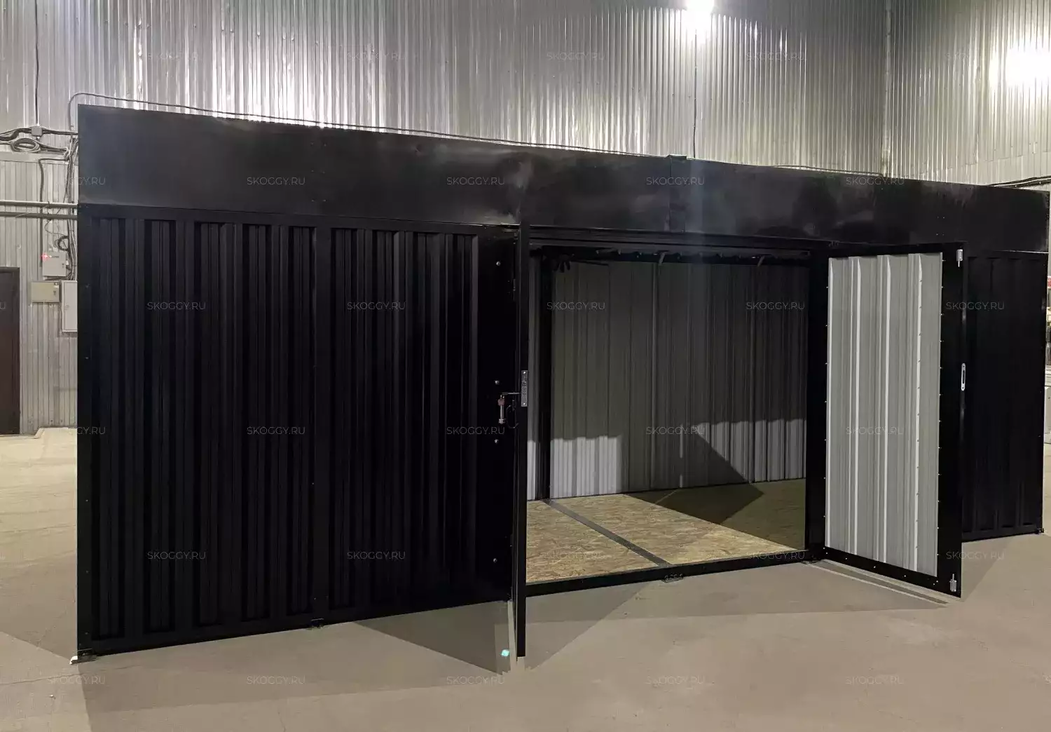 Хозблок для садовой техники и инвентаря в черном цвете в дер. Веретёнки, мун.окр. Истра, МО