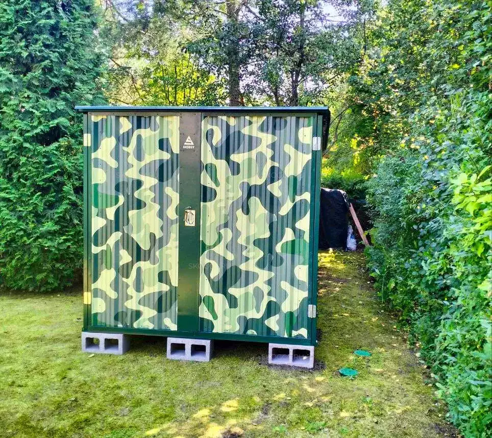 Хозблок в яркой расцветке в с. Петрово-Дальнее, Красногорский р-н, МО