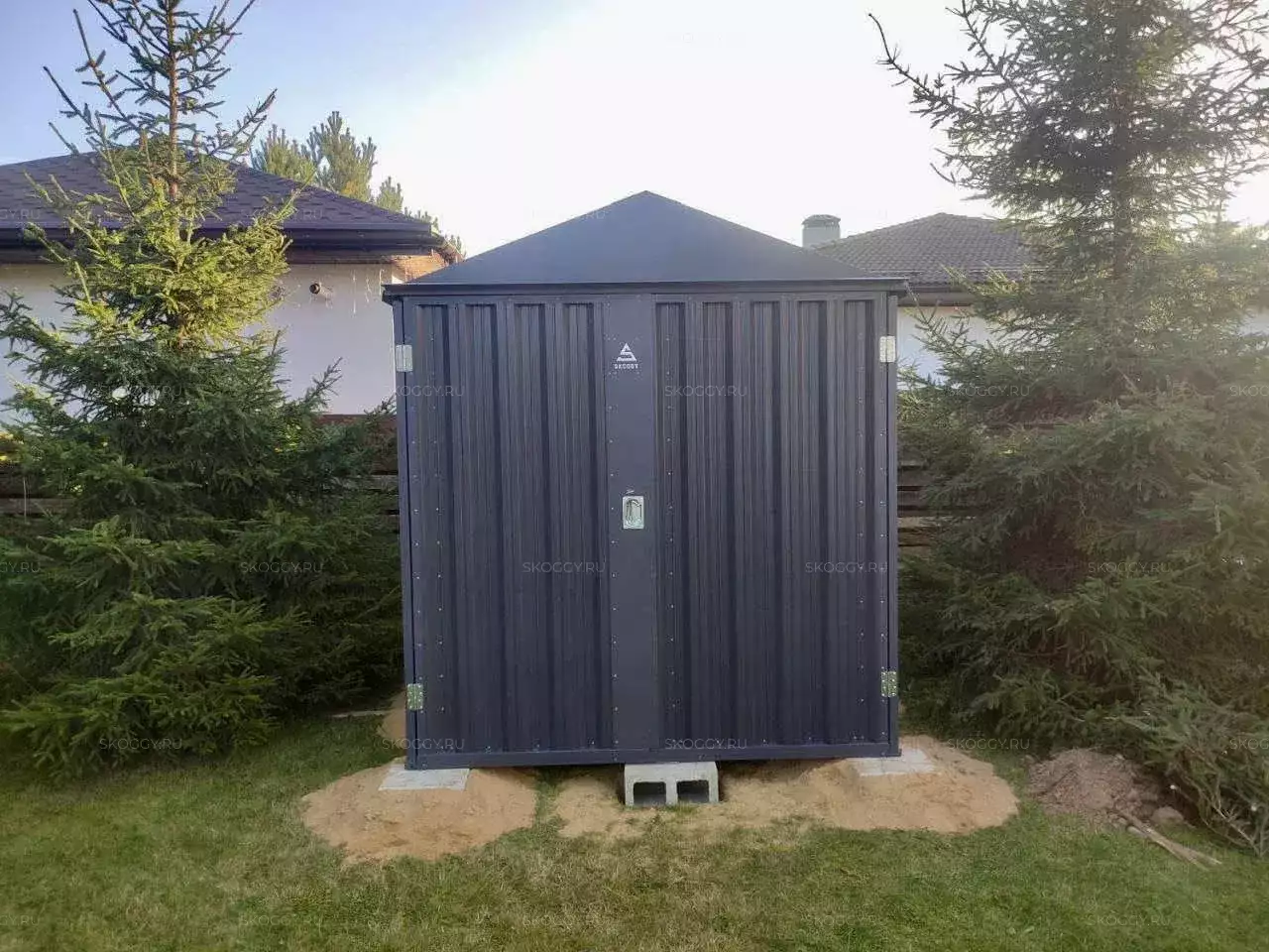 Хозблок с двускатной крышей в графитовом цвете на участок в г. Яхрома, Дмитровский р-н, МО