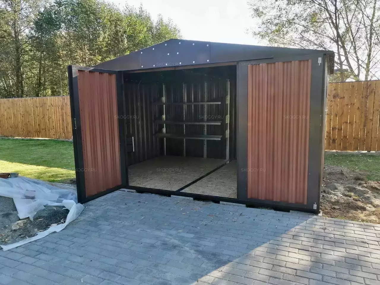Хозблок для хранения садового инвентаря в двойной расцветке в СНТ Сказочный, г.о. Серпухов, МО