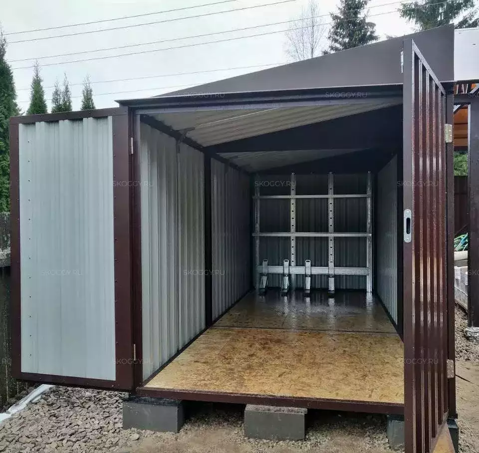 Вместительный хозблок в шоколадном цвете с дополнительным окном в СНТ Ручеек, Наро-Фоминский р-н, МО