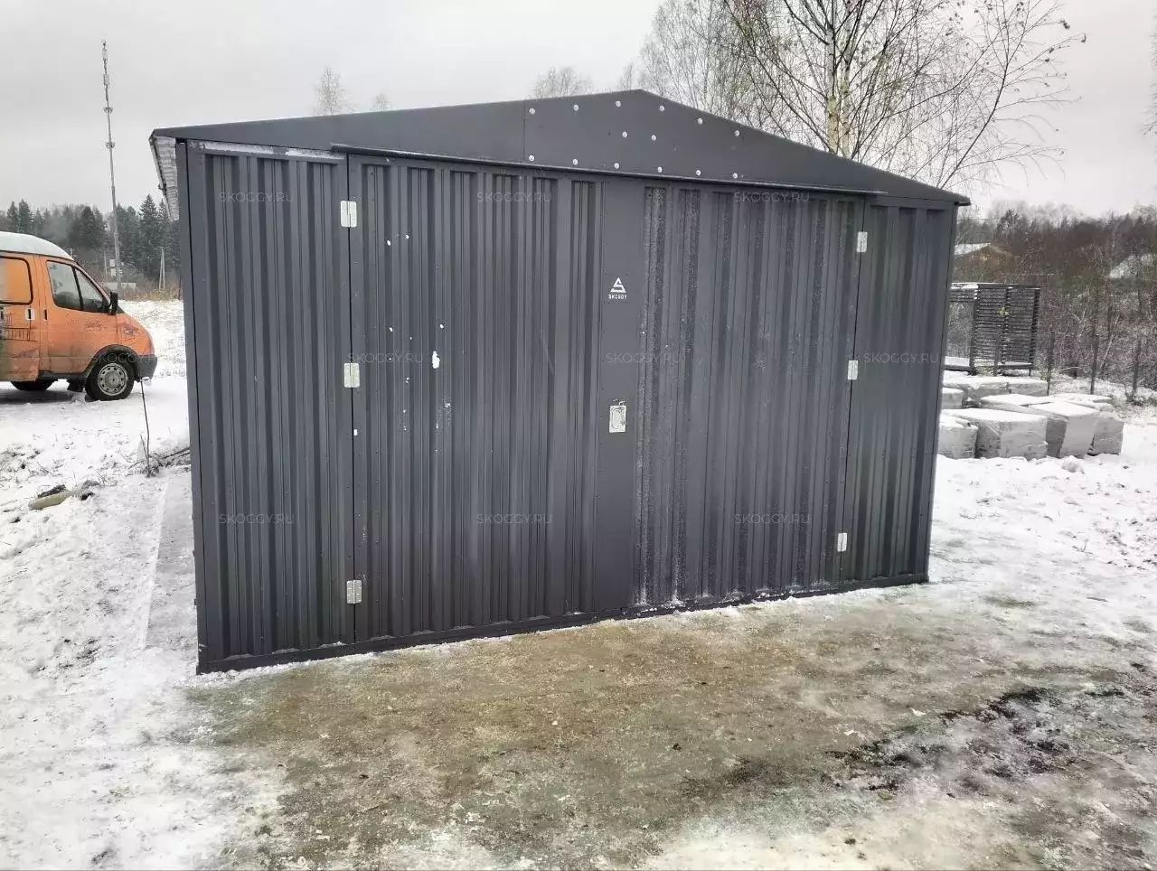 Хозблок для инвентаря и снегоуборочной техники в графитовом цвете в КП Вельга Парк, г. Клин, МО