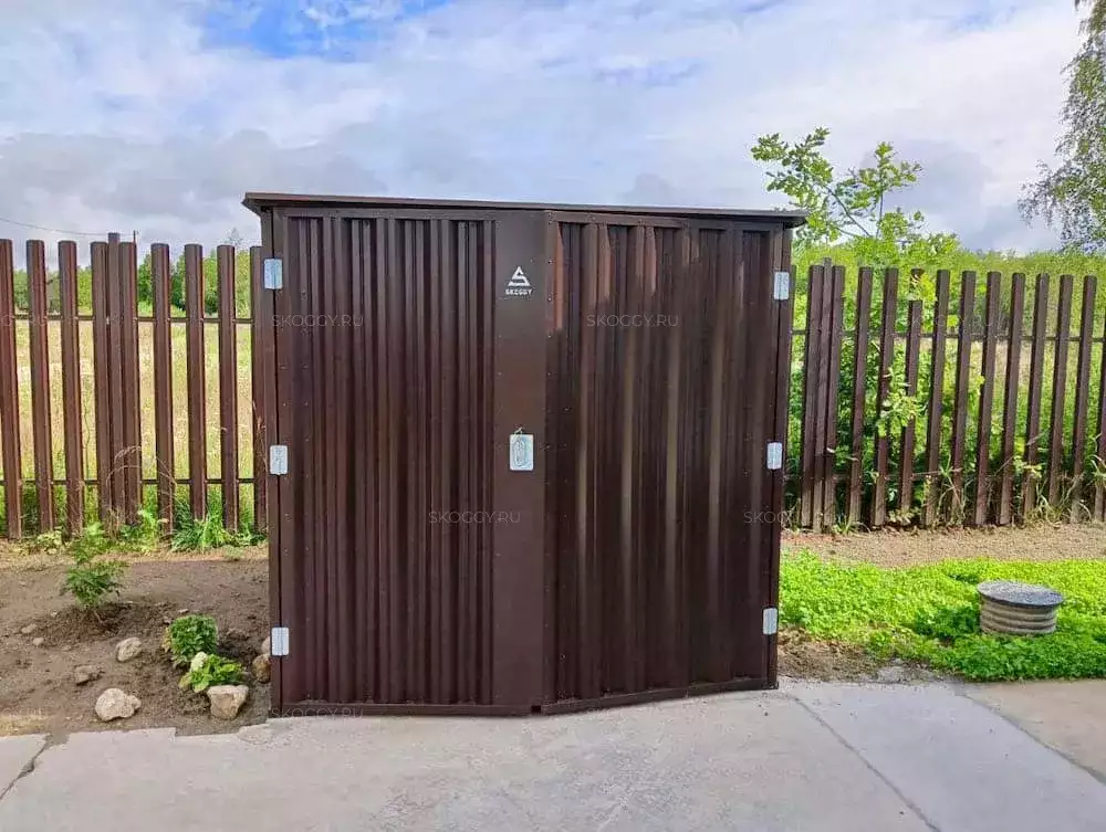 Хозблок для хранения личных вещей в шоколадном цвете в дер. Андрейково, Рузский г.о., МО