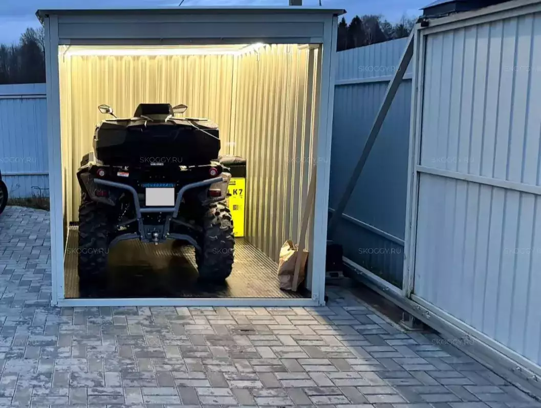 Гараж для квадроцикла в светло-сером цвете в дер. Жучки, Сергиево-Посадский г.о., МО