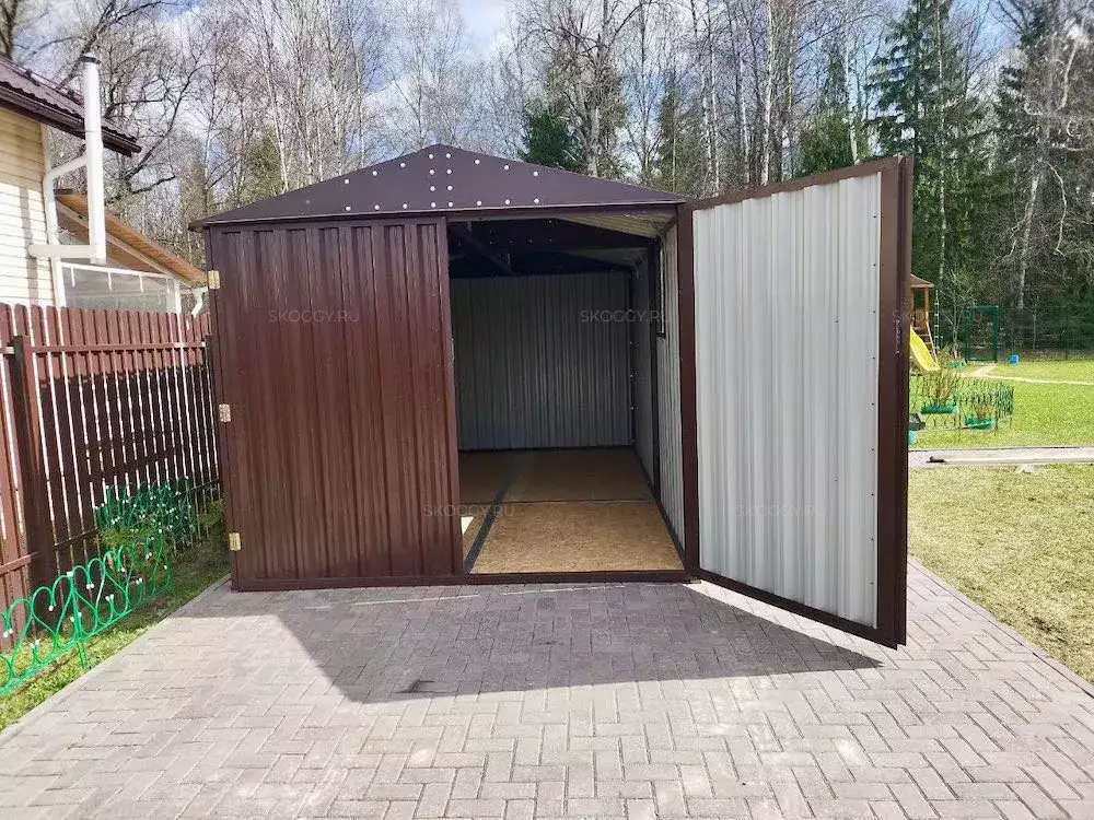 Гараж для хранения садовой техники в шоколадном цвете в КП Нарские сады, Жуковский р-н, Калужская область
