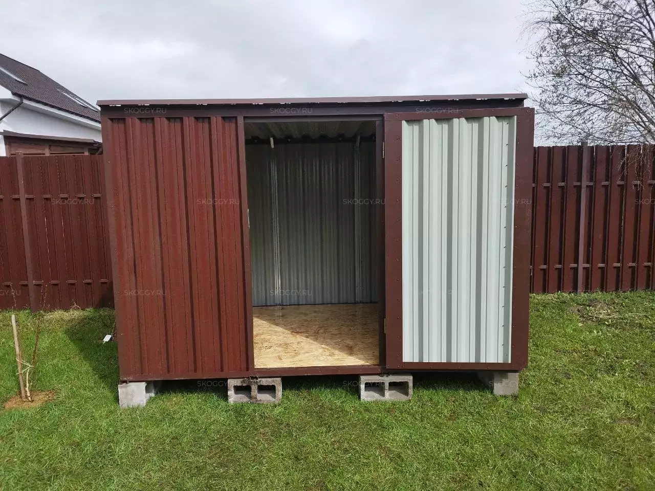 Хозблок для хранения различных принадлежностей в шоколадном цвете в дер. Андрейково, Рузский р-н, МО