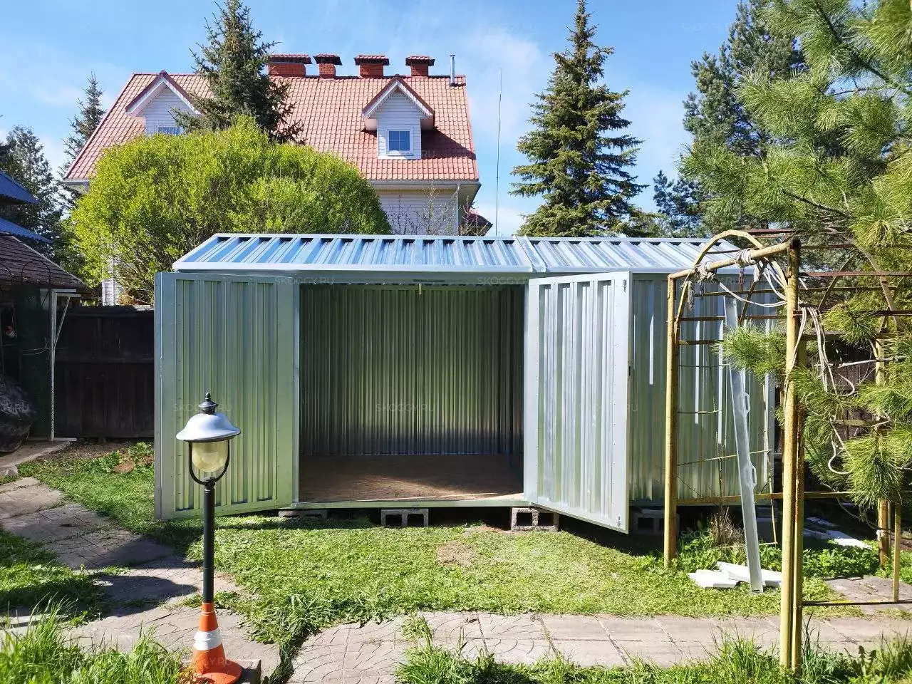 Хозблок для садового инвентаря в цинковом цвете в пос. Горки, Дмитровский р-н, МО