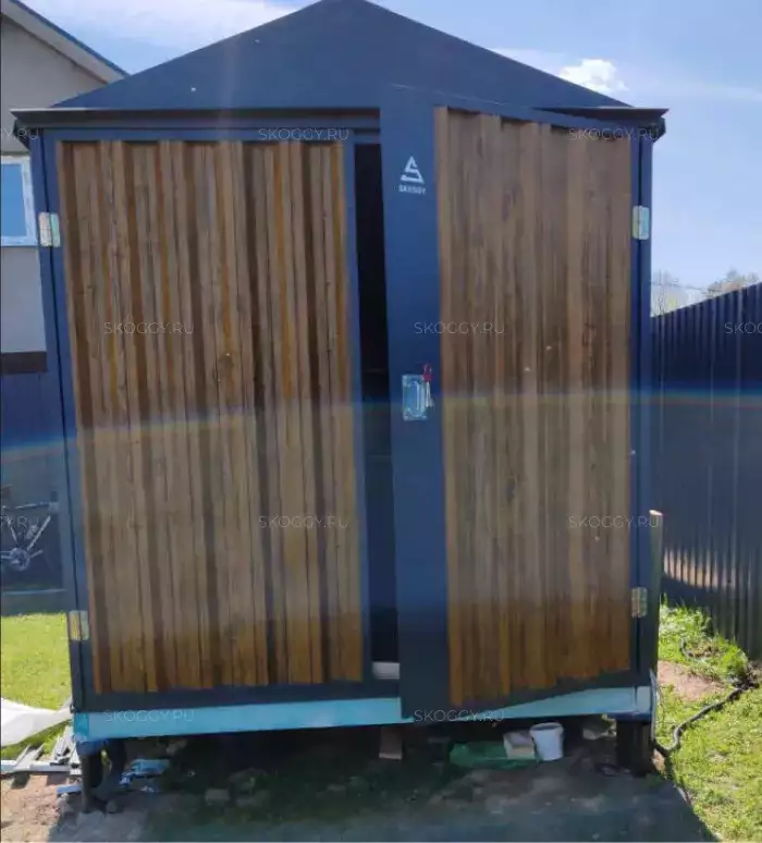 Контейнер для хранения в графитовом цвете и принтом на входной группе в пос. Троицкая гора, Ломоносовский р-н, Ленинградская область