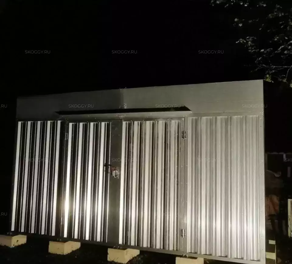 Хозблок для хранения вещей в блестящем цинковом цвете в дер. Малые Горки, Наро-Фоминский р-н, МО