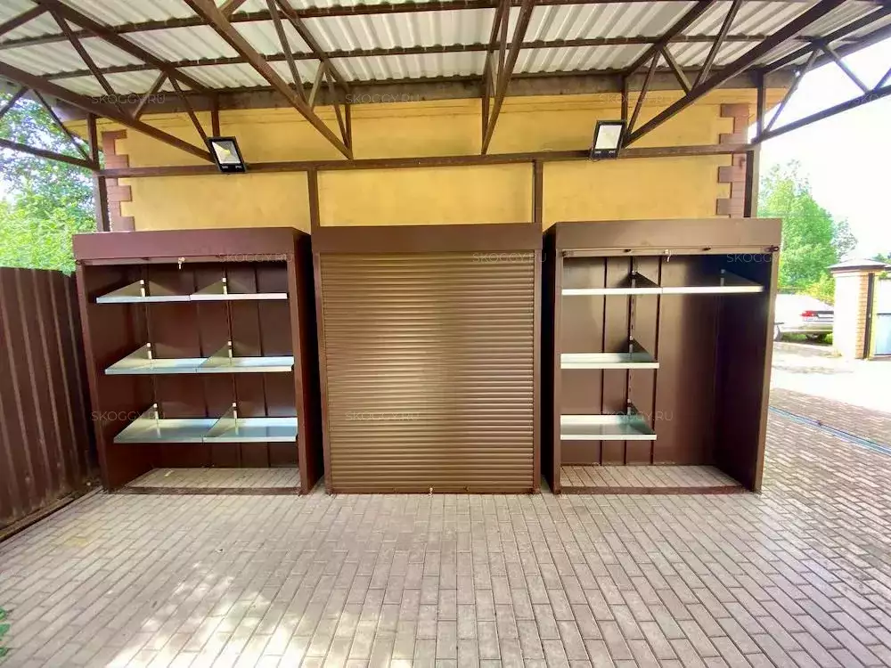 Три шкафа для хранения хозяйственных принадлежностей в шоколадном цвете в дер. Холопово, Александровский р-н, Владимирская обл.