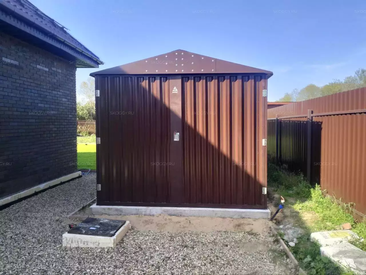 Вместительный хозблок для садовой техники в шоколадном цвете в дер. Вишняково, Калининский м.о, Тверская обл.