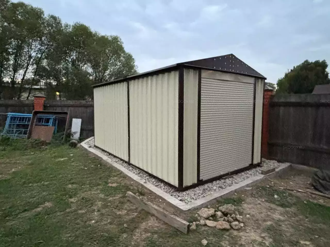 Гараж для садовой и мото техники в двойной расцветке в дер. Саларьево, р-н Коммунарка, Новомосковский адм. окр. МО