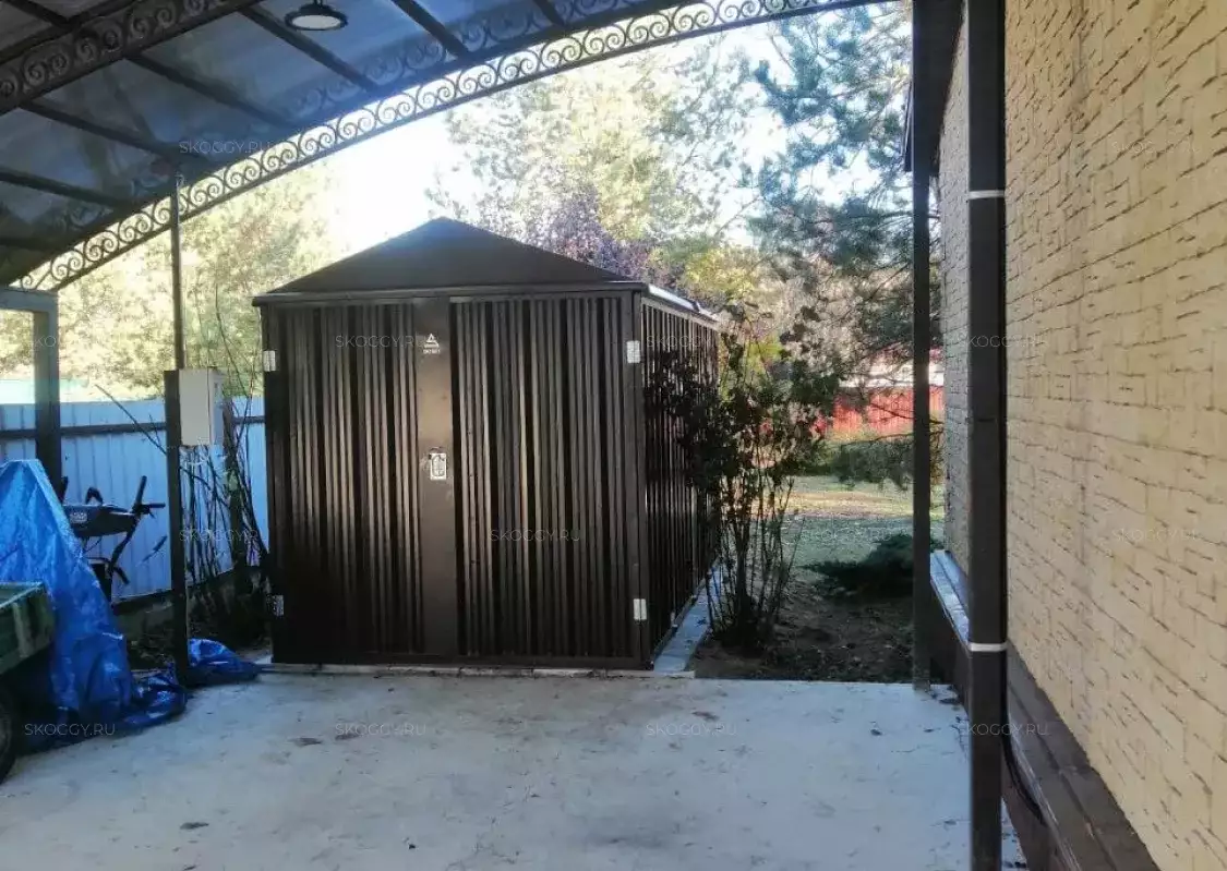 Хозблок для вещей в шоколадном цвете в дер. Крюково, г.о. Мытищи, МО