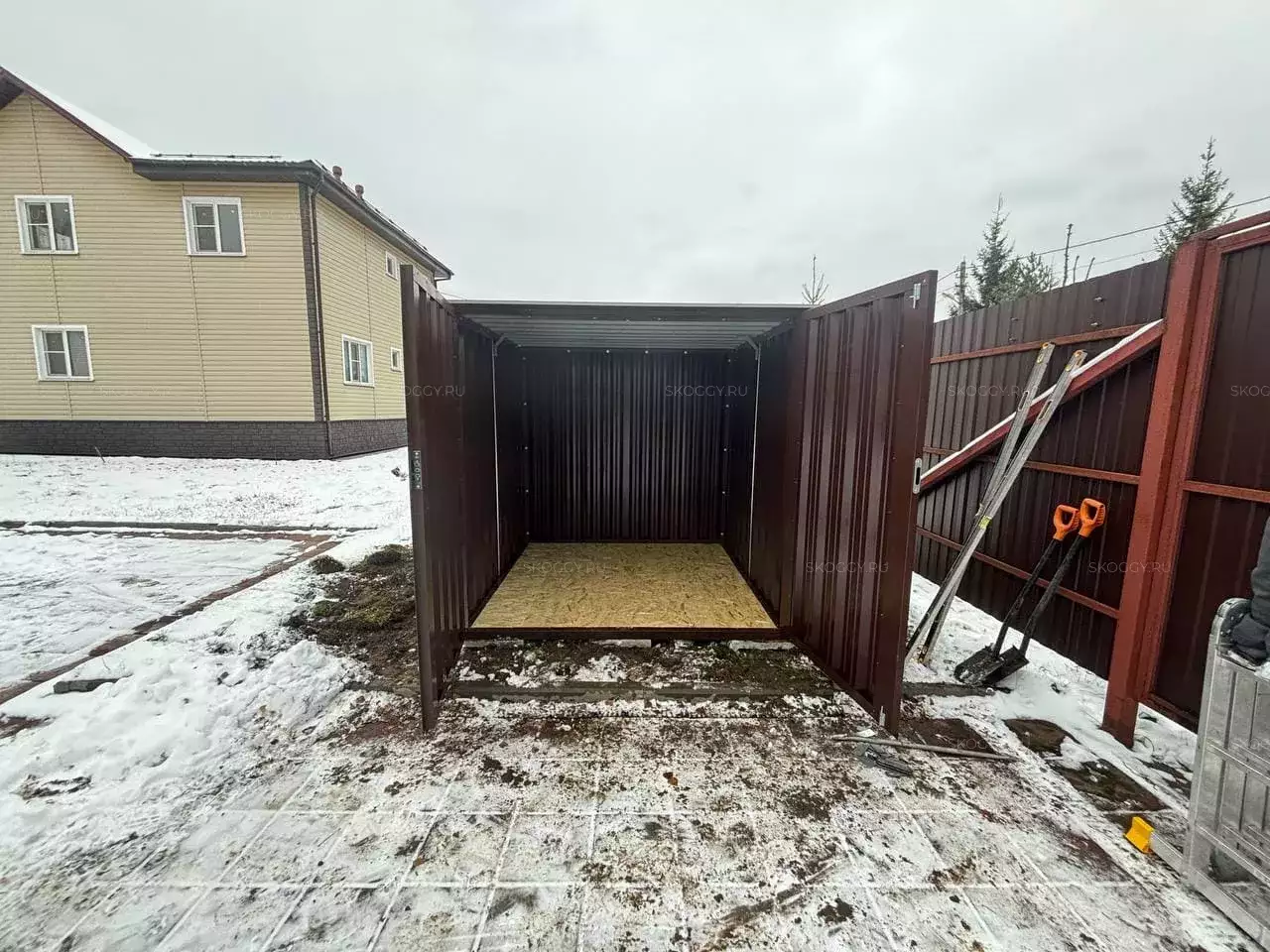 Гараж для снегоуборочной техники в расцветке "под дерево" в дер. Криулино, Павлово-Посадский г.о, МО