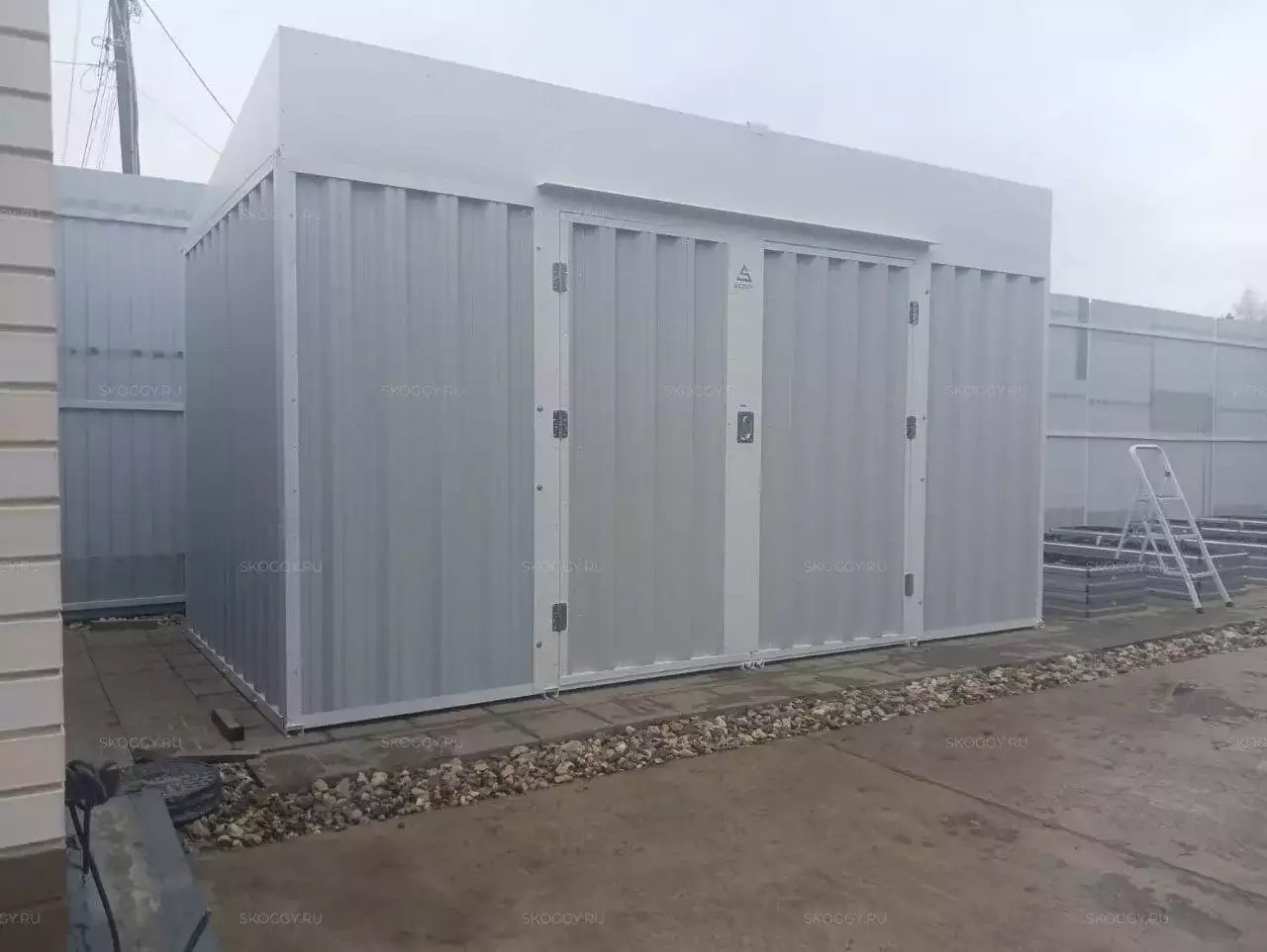 Хозблок для садового инвентаря в двойной расцветке в дер. Комарово, Карабихское с.п, Ярославская обл.