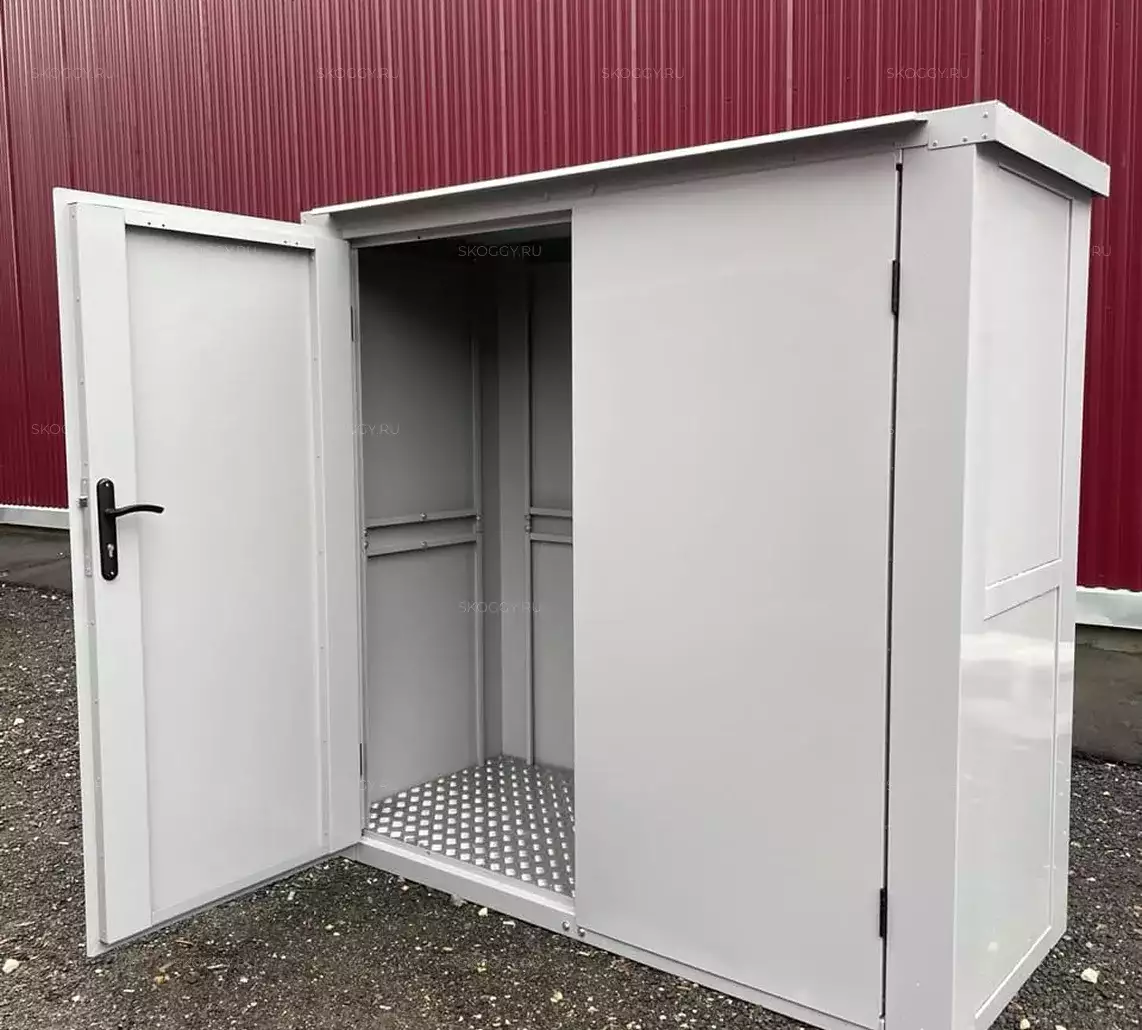 Террасный шкаф для хранения колес и инвентаря в светло-сером цвете в дер. Алексеево, Сергиево-Посадский р-н, МО