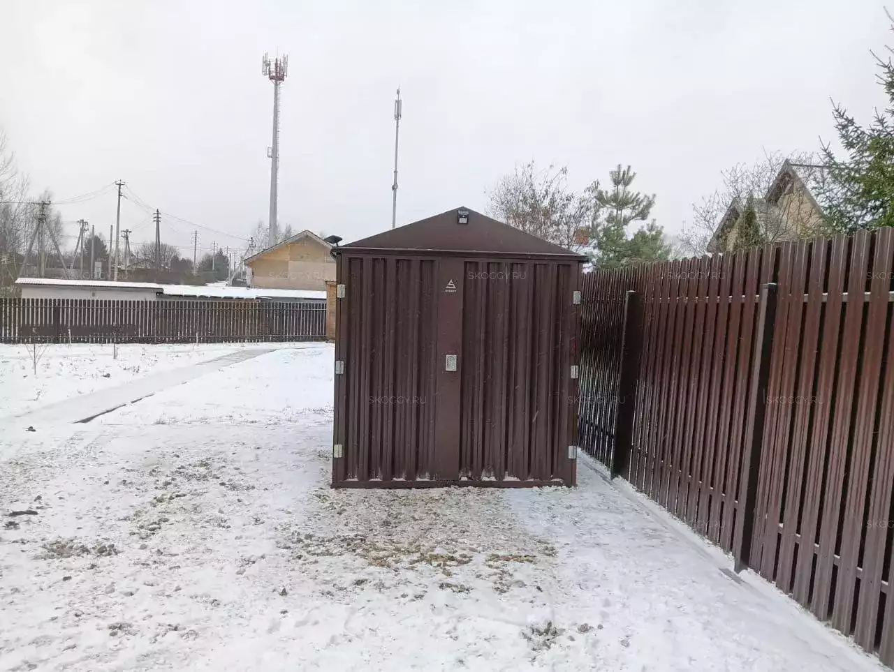 Хозблок для снегоуборочной техники в шоколадном цвете в пос. Столбовая, г.о. Чехов, МО