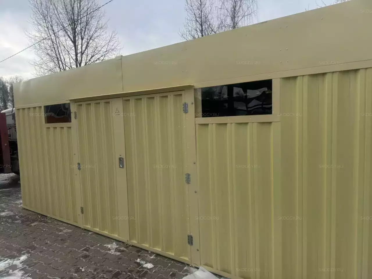 Вместительный хозблок для хозяйственных принадлежностей в бежевом цвете в дер. Проверженка, Починковский г.о, Смоленская обл.