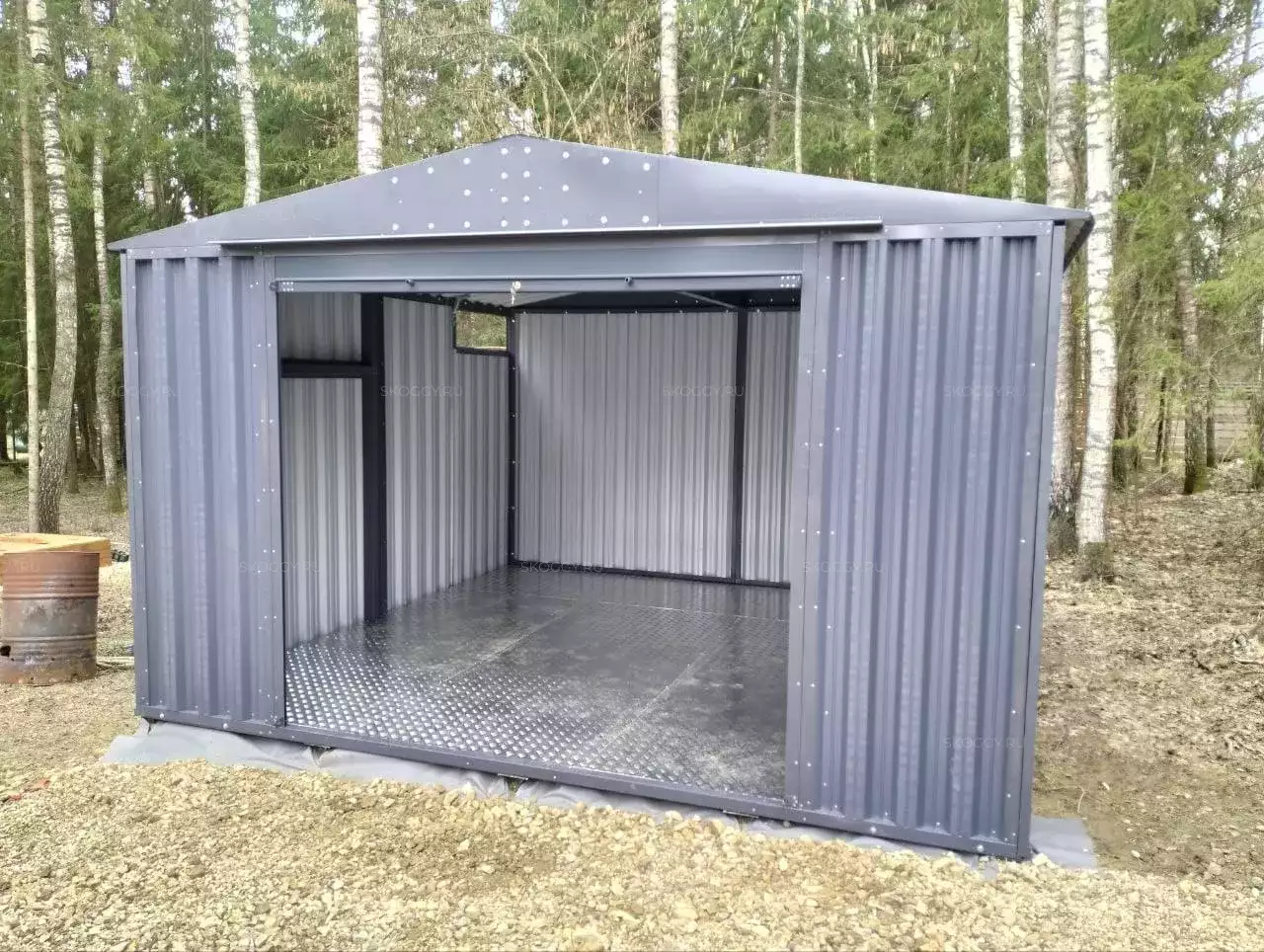 Гараж для квадроциклов с металлическим полом в графитовом цвете в дер. Сапегино, Волоколамский р-н, МО