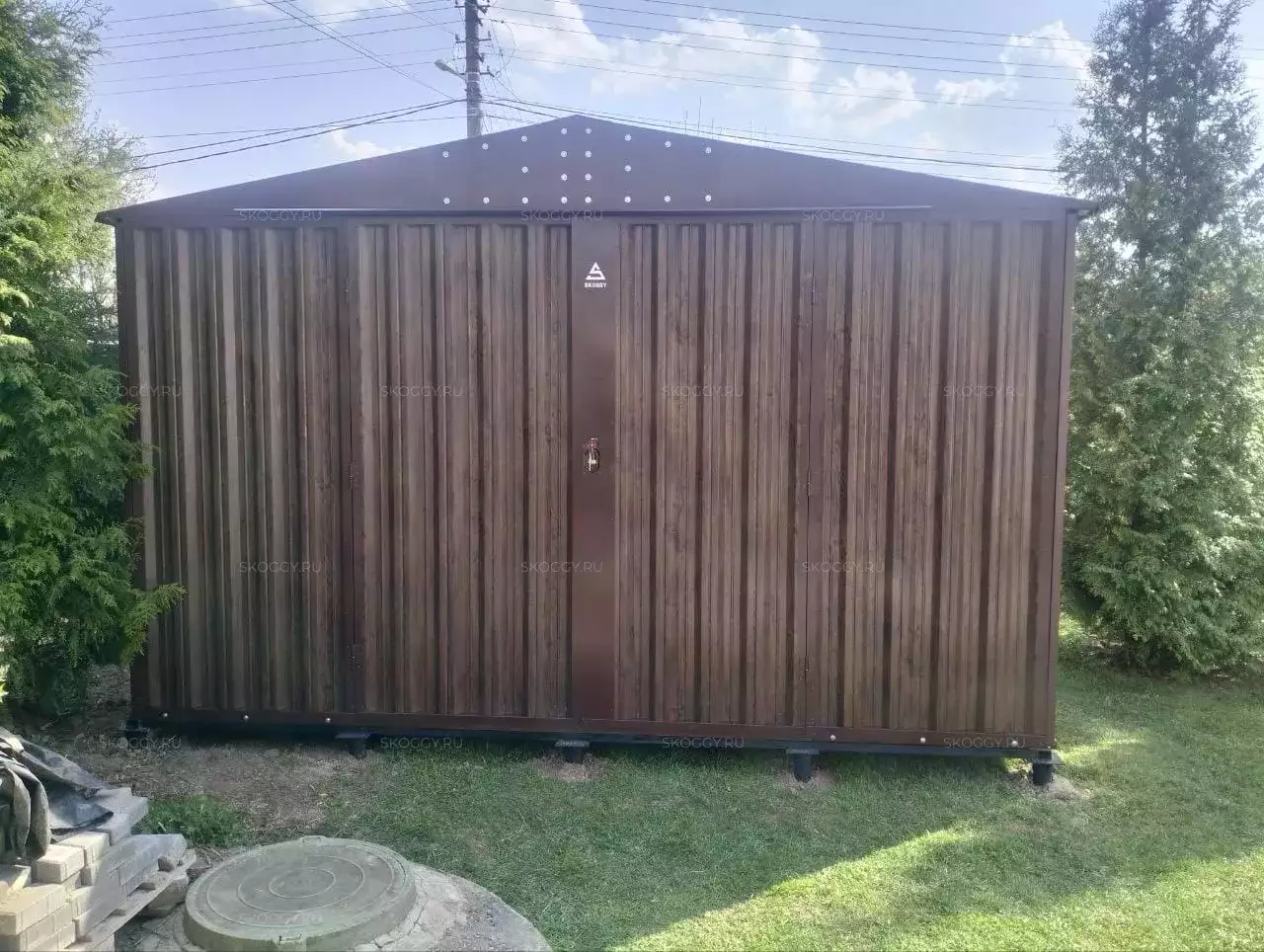 Хозблок для хозяйственных принадлежностей в расцветке "под дерево" в с. Ромашково, Одинцовский р-н, МО