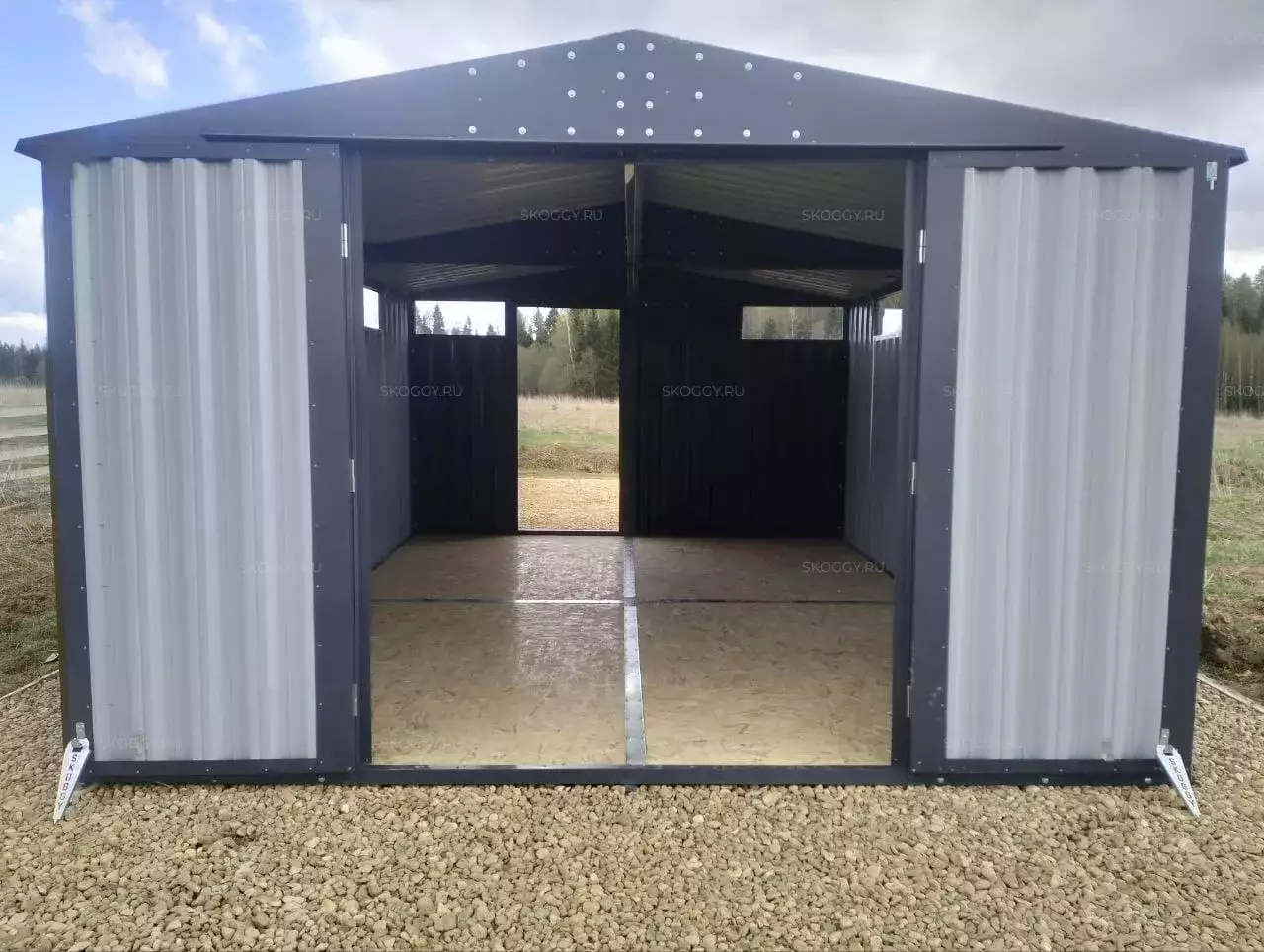 Вместительный хозблок для хозяйственных вещей в двойной расцветке в дер. Грешнево, г.о. Клин, МО