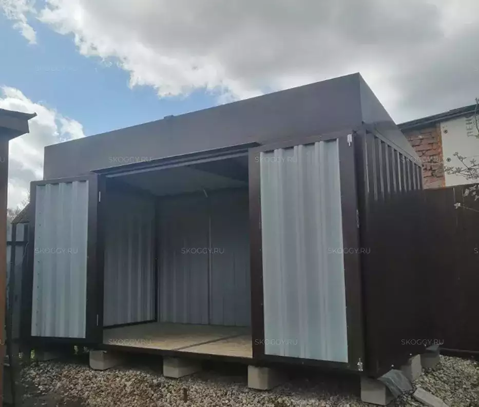 Хозблок для хозяйственных вещей в шоколадном цвете в пос. Первомайский, г.о. Истра, МО