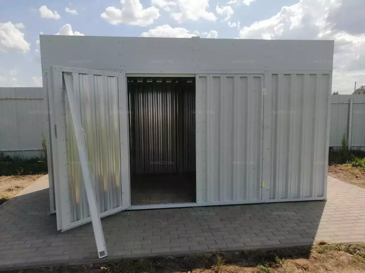 Хозблок для хозяйственных принадлежностей в светло-сером цвете в дер. Тетерино, Можайский г.о, МО